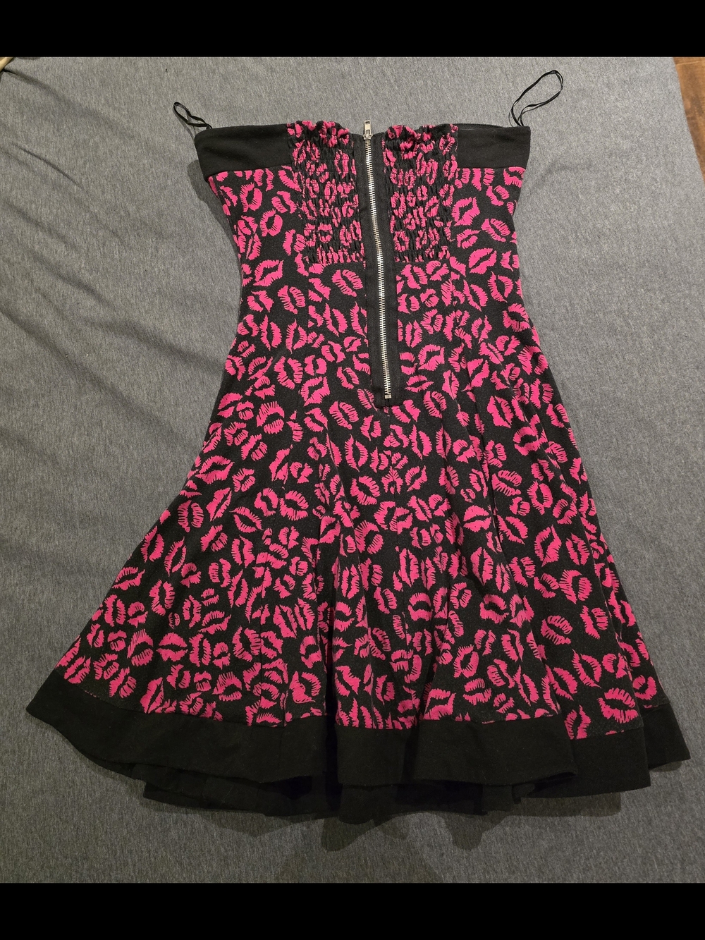 Strapless Pink & Black Lipstick Kiss Print Fit-and-Flare Sweetheart Dress - Picture 4 of 7
